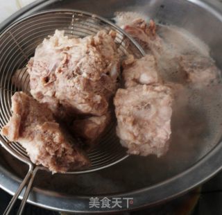炖猪脊骨的做法步骤：2