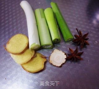 炖猪脊骨的做法步骤：3