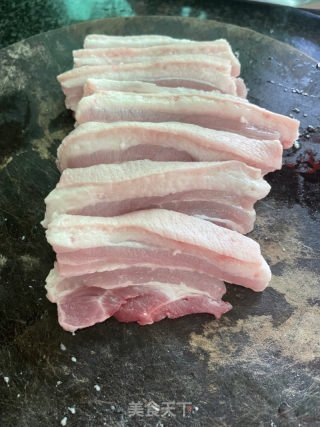把子肉的做法步骤：2
