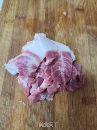 包菜炒五花肉的做法步骤：1
