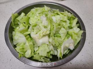 包菜炒五花肉的做法步骤：2