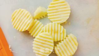 波纹薯条的做法步骤：2