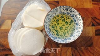 快手春饼——薄如蝉翼的小方法的做法步骤：1