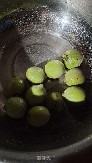 腌桃子的做法步骤：2