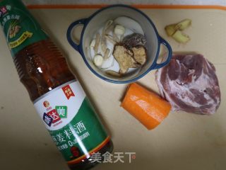 蒸炖盅.药膳红萝卜羊肉汤的做法步骤：1