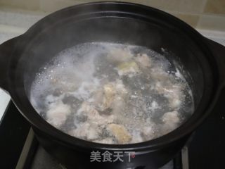 蒸炖盅.药膳红萝卜羊肉汤的做法步骤：4