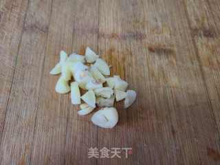 包菜炒黑豆芽的做法步骤：1