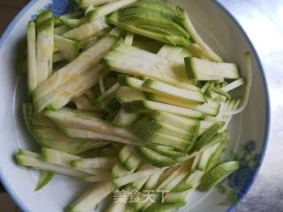 葫芦瓜蛋黄煎饼的做法步骤：1