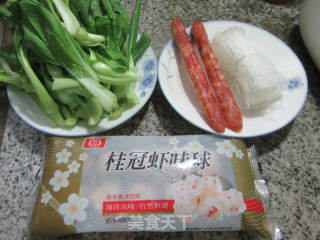 虾味球香肠菜芯煮粉丝的做法步骤：1