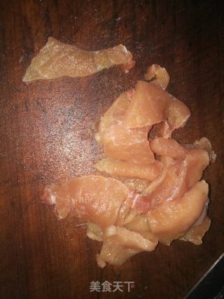 芹菜肉丝的做法步骤：1