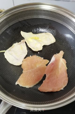 香煎鸡胸肉的做法步骤：5