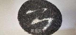 黑芝麻全麦豆沙包的做法步骤：1