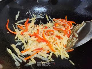 红椒炒土豆丝的做法步骤：3