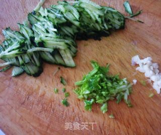 黄瓜拌凉粉的做法步骤：4
