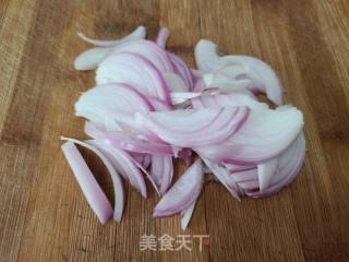 包菜炒卤大肠的做法步骤：3