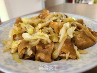 包菜炒卤大肠的做法步骤：6