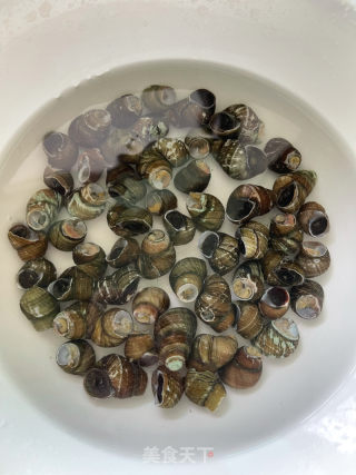 田螺鸭脚煲的做法步骤：2