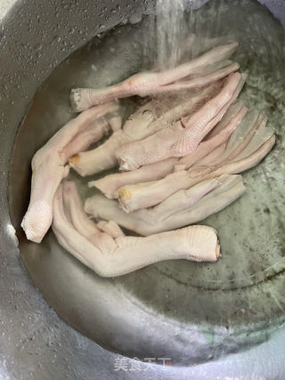 田螺鸭脚煲的做法步骤：3