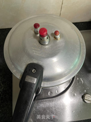 田螺鸭脚煲的做法步骤：16