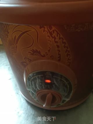 香茹炖鸡的做法步骤：1