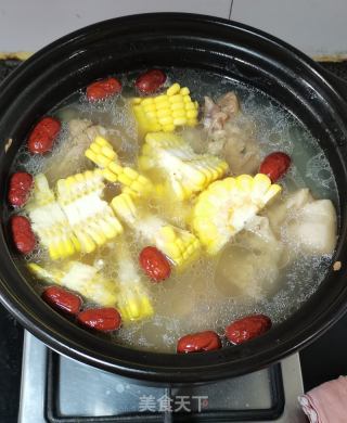 玉米排骨汤的做法步骤：4