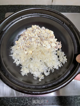 燕麦银耳牛奶羹的做法步骤：4