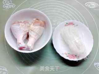 粉丝蒸鸡腿的做法步骤：1