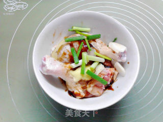 粉丝蒸鸡腿的做法步骤：3
