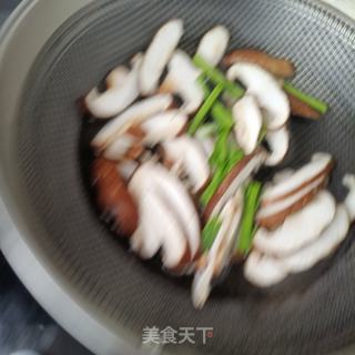 香菇菜芯拌鸽胸肉的做法步骤：3