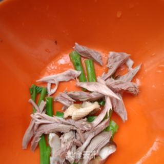 香菇菜芯拌鸽胸肉的做法步骤：7