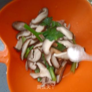 香菇菜芯拌鸽胸肉的做法步骤：8