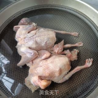 黄芪鸽子汤的做法步骤：1