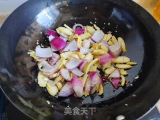 洋葱玉米笋炒牛肉的做法步骤：5