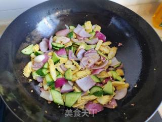 洋葱玉米笋炒牛肉的做法步骤：6