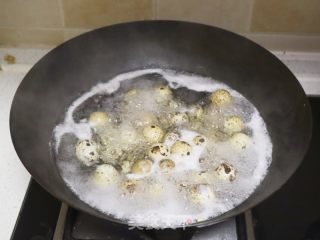 捞汁鹌鹑蛋的做法步骤：2
