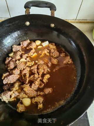 香菜土豆烧牛肉的做法步骤：6