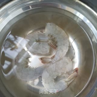 荔枝虾球的做法步骤：2