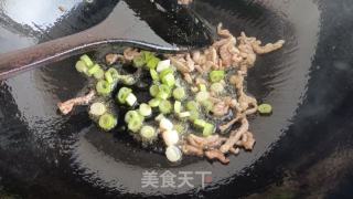 芦蒿炒肉丝的做法步骤：6