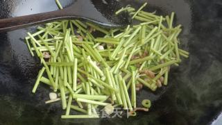 芦蒿炒肉丝的做法步骤：7
