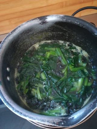 菠菜紫菜汤的做法步骤：5