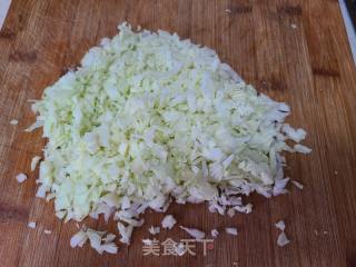 猪肉包菜馅饺子的做法步骤：1