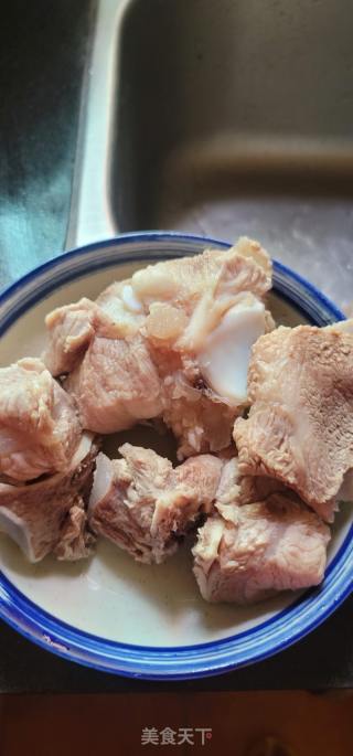 黄豆苦瓜扇骨汤的做法步骤：3