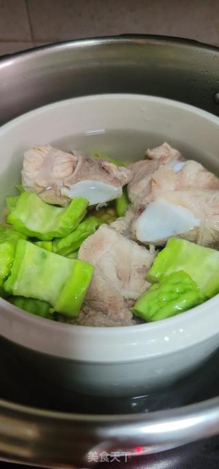黄豆苦瓜扇骨汤的做法步骤：8