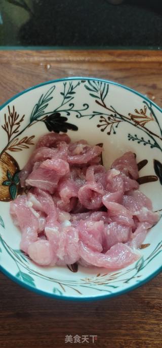 肉丝辣椒炒河粉的做法步骤：5