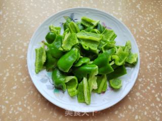 青椒炒牛筋的做法步骤：2