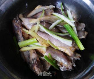 香炸鲫头鱼的做法步骤：3
