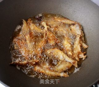 香炸鲫头鱼的做法步骤：6