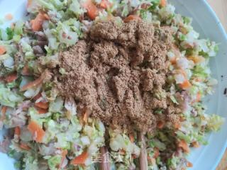 牛肉猪蹄鲫鱼饺子的做法步骤：4