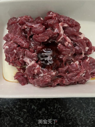 酸菜牛肉炒饭的做法步骤：3