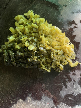 酸菜牛肉炒饭的做法步骤：7